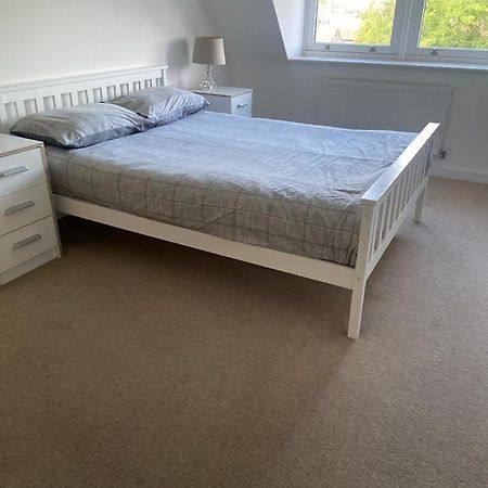Lovely 2-Bed Flat With Well Equipped Kitchen Apartman Ealing kerület Kültér fotó
